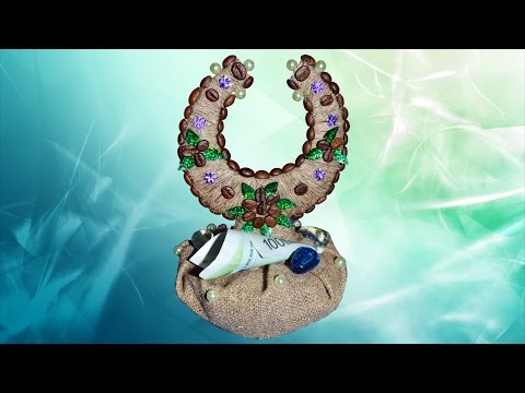 Подкова на счастье. Поделки из кофейных зерен пайеток. | Statement necklace, Necklace, Jewelry