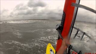 preview picture of video 'Windsurf Ouistreham - 10 ° dehors et 13 ° dedans'