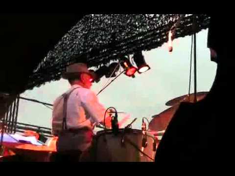 Sing Sing Sing - Sticky Wicket live at Twinwood Festival