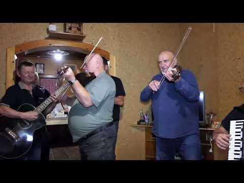 Procvale su dunje na granama  ... autor teksta Mijat Bošković ..autor glazbe Mirko Čurić