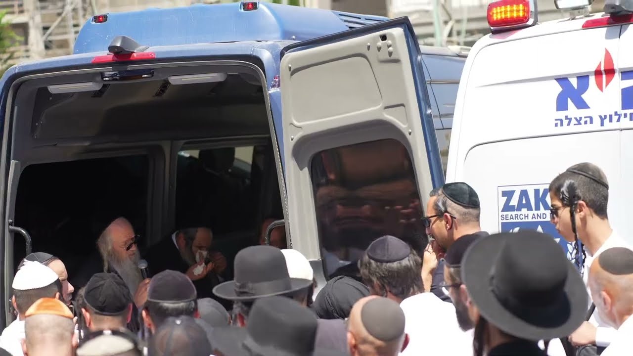 הלוויה של הילד שלום סגינר ז"ל, נכדו של ר' שלום ארוש | Funeral - R' Arush's Grandson - Shalom Saginer