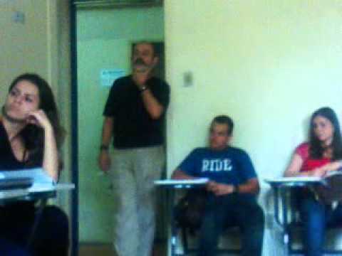 Professor da UFRGS fumando em sala de aula