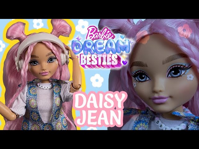 Vídeo relacionado con Barbie Dream Besties Daisy Jean Muñeca de Moda articulada y Accesorios, con Ropa Intercambiable y el Pelo Rosa Ondulado, Incluye 9 Piezas de temática Musical y de DJ, JDD74