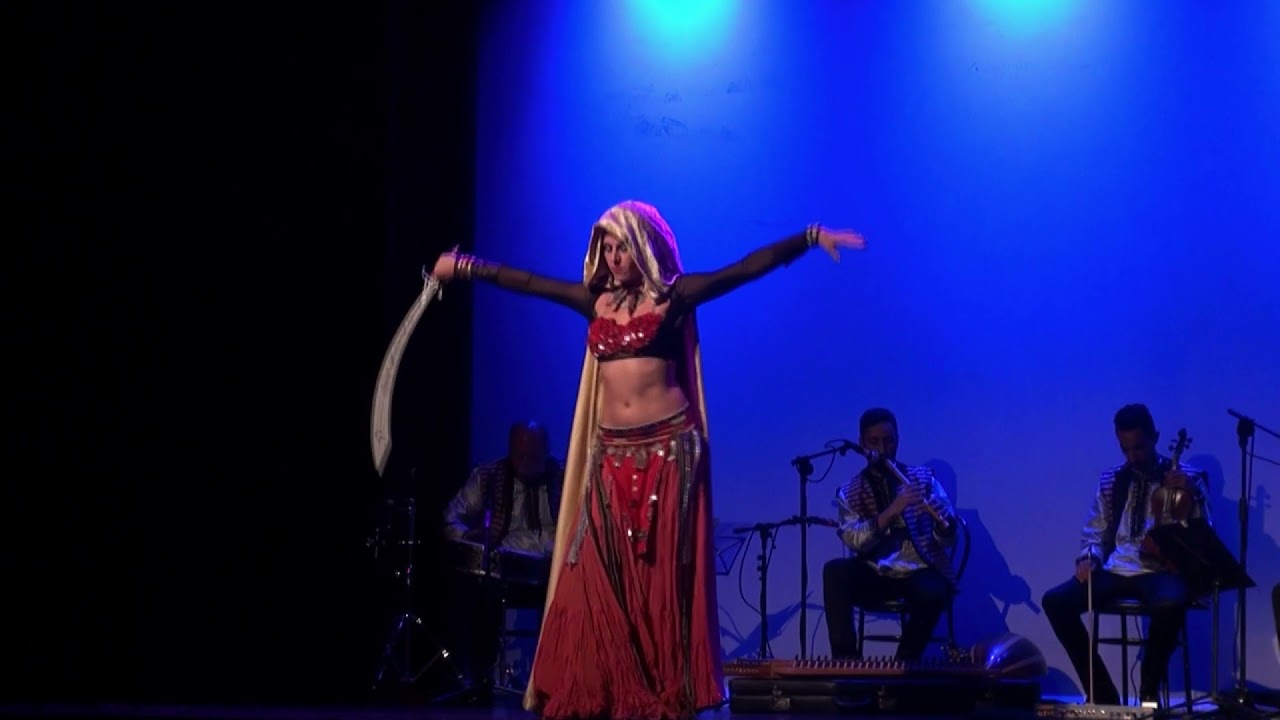 Improvisación Sable de Leena Qadi en el Espectáculo Raíces Folclóricas