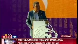 Expresidente Leonel Fernández recibe apoyo de miles de ciudadanos con miras al 2020