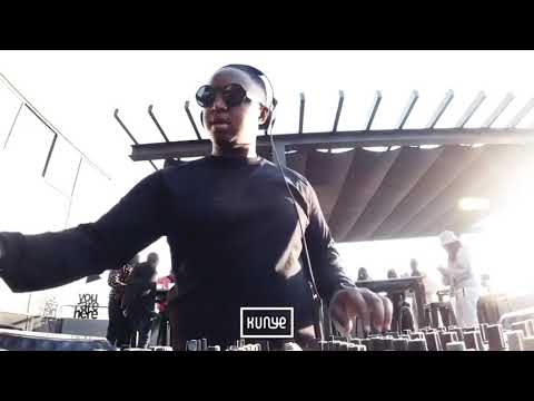 Shimza playing Valexx Ft. Idd Aziz - Muziki Tamu (Caiiro Remix)