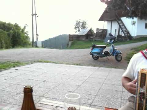 Leo spielt am Lorenziberg.MOV