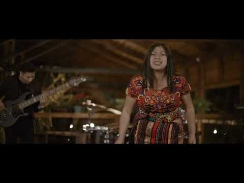 Algo Está Cayendo Aquí - Sarvia Judith (Videoclip Oficial)