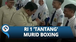 Candaan Prabowo 'Tantang' Siswa SMPN 4 Bekasi Boxing, Pasang Kuda-kuda & Buat Mendikdasmen Tertawa