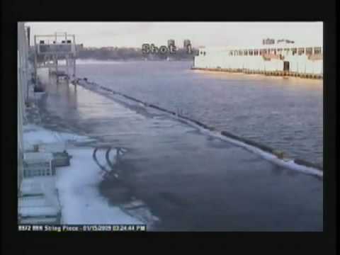 Security Footage of US Airways Flight 1549 Landing in Hudson River,NY
