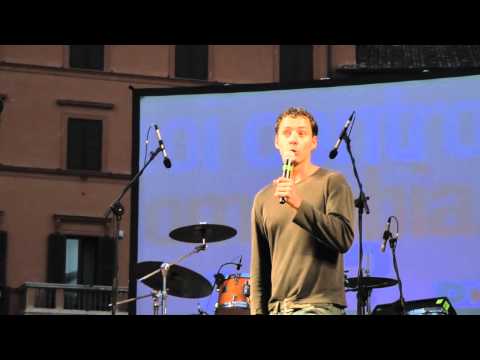 Sul palco dopo Vladimir Luxuria e Paola Concia a Piazza Navona per la giornata mondiale contro l’omofobia e la transfobia