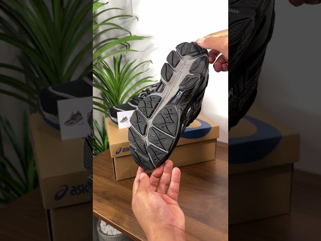 ASICS GEL Black Metropolis Sneakers