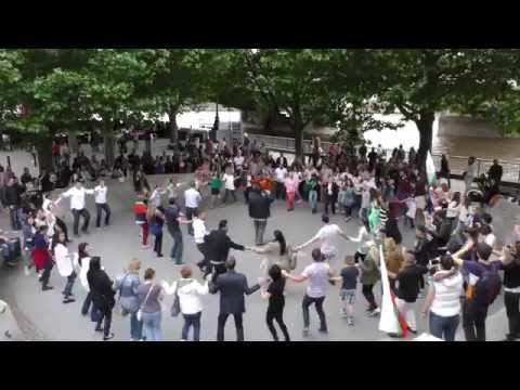 Български флаш моб насред Лондон