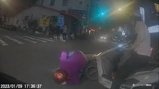 【車禍影片】 是阿嬤，阿嬤打算使出大外割！！（2022.01.09 新北市中和區華新街