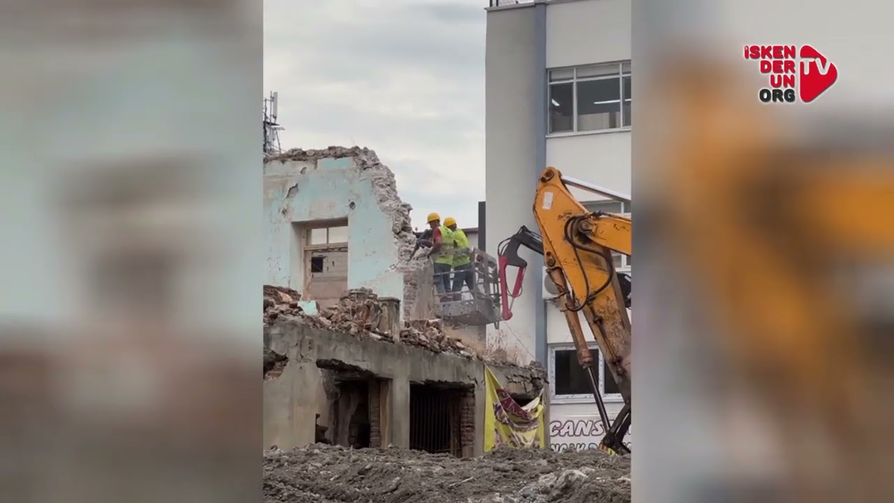 Tehlike Saçan, Tescilli Bina Tamamen Yıkıldı!