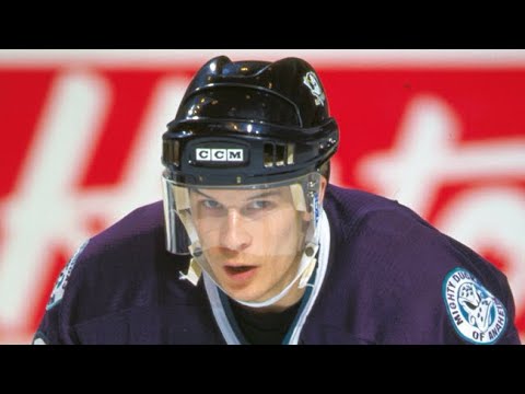 Paul Kariya puck control relay (2000 NHL skills competition)