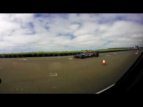 BMW 335D xDrive vs Ariel Atom - 1/8th mile drag race