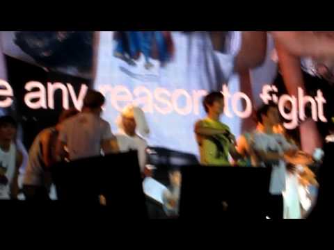 121123 SMTown SG Ending - EXO focus