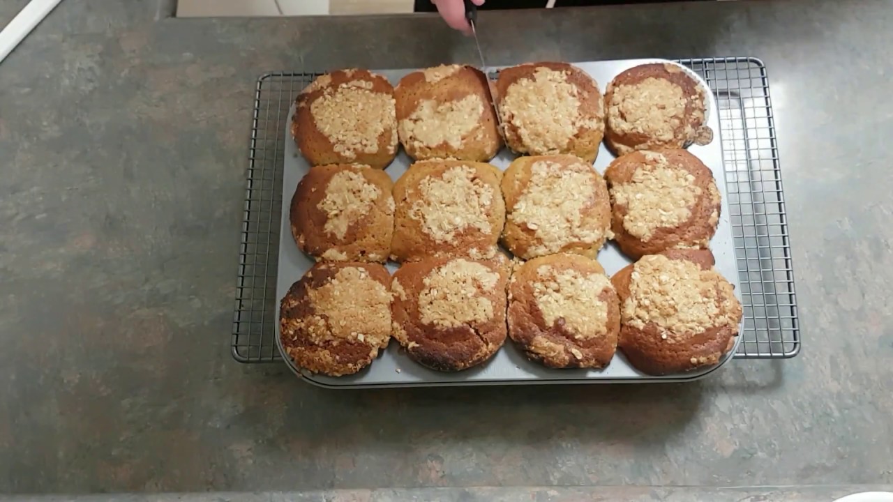 Banana Muffins with Struesel Topping
