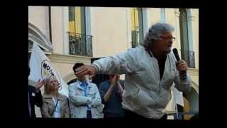 preview picture of video 'Beppe Grillo a Crema per presentare il MoVimento 5 Stelle'