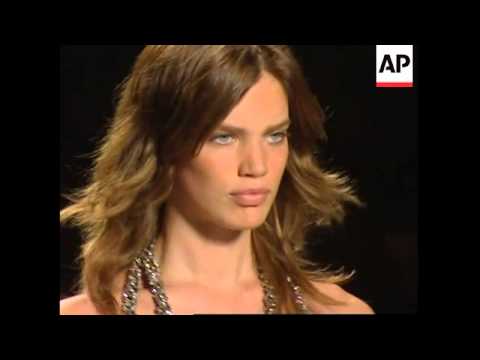 Chloe shows a pretty flowing collection