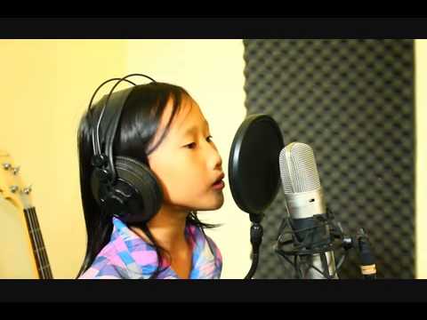 Lauree take vocal Yuk Sekolah Minggu ( One in Worship season 1 )