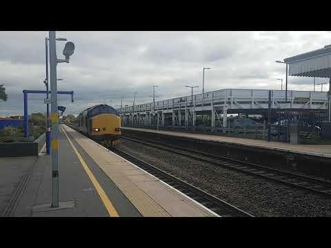 37610 departs Bicester north working 0Z37 reading train care depot to Bicester north 08/10/20