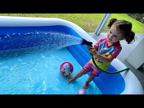 LAURA Encheu a PISCINA com a MANGUEIRA de Água - Família Brancoala