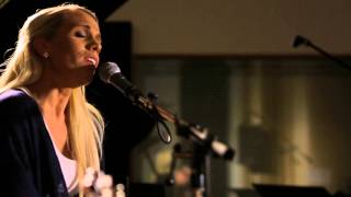 Lifnar aftur við - Greta Salóme