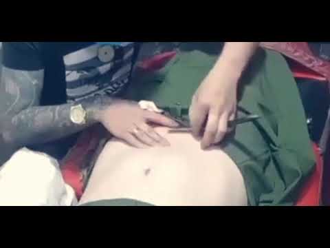 BIKIN TATO DI MEMEK PERAWAN