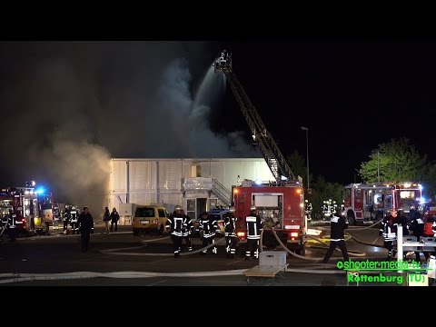[FEUER IN ASYLBEWERBERUNTERKUNFT] - Wohncontainer ausgebrannt - [Großalarm der Einsatzkräfte] | [E]