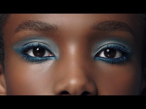 How to Get a Blurry Blue Look with the New Eye Collection – CHANEL Makeup Tutorials
