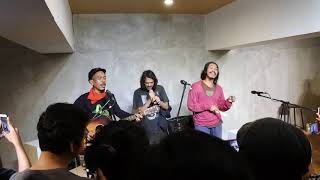 Download lagu Sisir Tanah, Iksan Skuter dan Jason Ranti - Lagu Romantis mp3 Download lagu Sisir Tanah, Iksan Skuter dan Jason Ranti - Lagu Romantis mp3