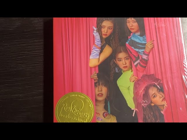 Vídeo relacionado con Red Velvet - The Reve Festival Day 1 [Day 1 Ver] Random Cover CD+Photobook+Folded Póster+Extra Side Photocards Set