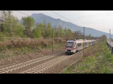 Passaggio e saluto con faro centrale dell' ETR526