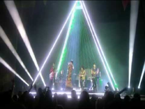 LIVE! Rihanna & Klaxons - Golden Umbrella, Brit Awards (2008)