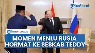 Di Depan Prabowo, Menlu Rusia Lavrov Hormat ke Seskab Teddy & Sugiono saat Tiba Istana Kremlin