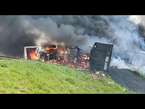 VÍDEO GRAVÍSSIMO: Acidente no contorno norte em Maringá, com vários veículos em chamas