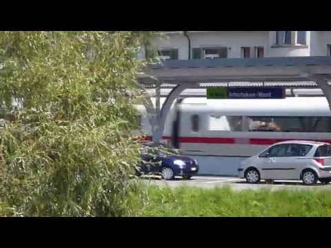 ICE Abfahrt vom Bahnhof in Interlaken West