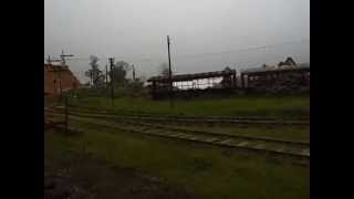 preview picture of video 'Travel on Train in Sri Lanka - Udarata Manike train leaving from Nanuoya Station.'