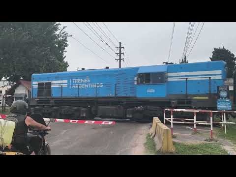 Przejazd Kolejowy Bicentenario w Merlo, Buenos Aires, Argentyna linia Sarmiento oddział Merlo-Lobos