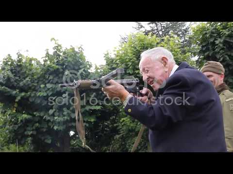 WW2 British Resistance Veteran Fires Sten Gun After 70 Years