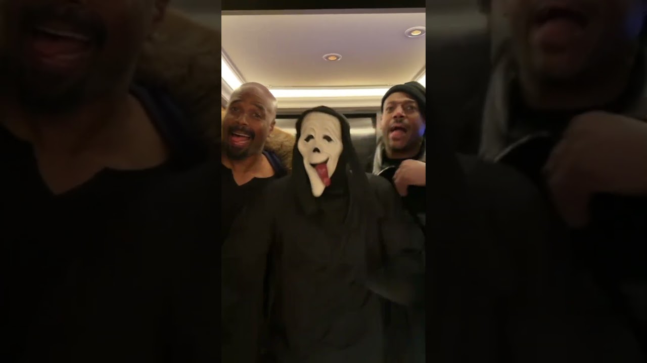 Miniature de la vidéo That’s one way to get high. A big welcome back to Artemis II (and Scary Movie). du film Scary Movie