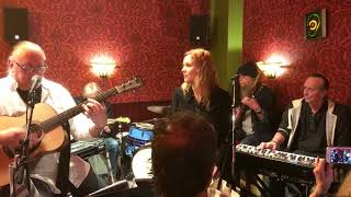 Bjurman&amp;Varmare Än Korv med Jenny Silver Under Vinrankan(Monica Zetterlund)