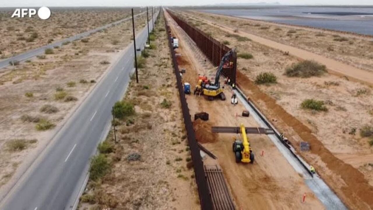 I lavori di costruzione del muro secondario al confine tra Messico e Stati Uniti