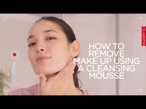 Clarins Gentle Renewing Cleansing Mousse moterims, 150 ml video