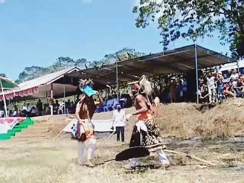 Perseruan tarian caci,,antara SMAN 1 Lamba Leda vs SMK Bartolomeus