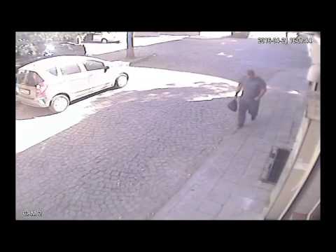 Внимание! Полицията в Пловдив още издирва този опасен бандит (ВИДЕО)