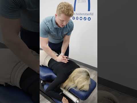 I Can Not Believe She Cracked That Loud! #chiropractor #backpain #neckpain #backcracking #headaches