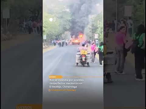 Bus se incendia por posibles desperfectos mecánicos en El Realejo, Chinandega.   #nicaragua